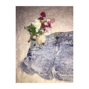 Light Wallflower Shorts